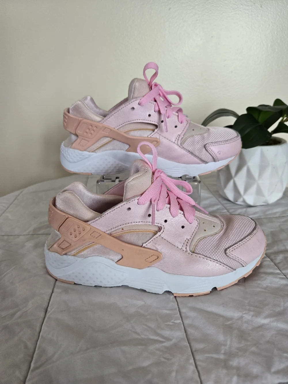 Nike Huarache Pink and Peach Girls' Low-Top Sneakers Size 3Y